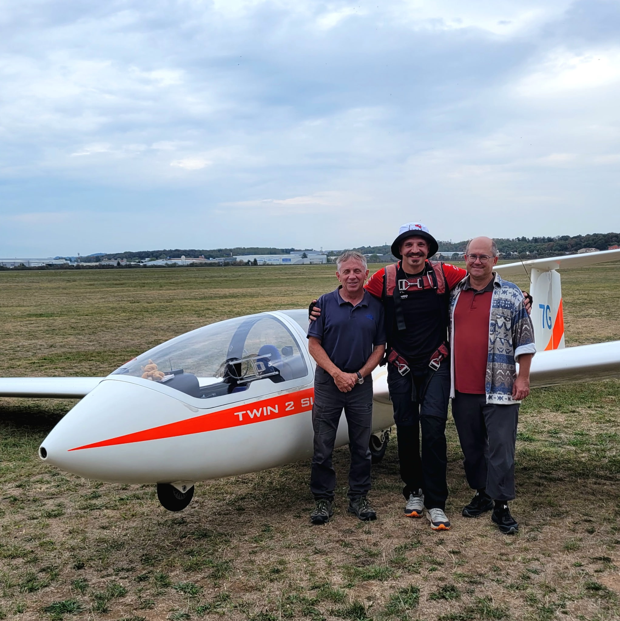 De gauche à droite: le Twin Kilo India, Fredric, valentin et Sylvain